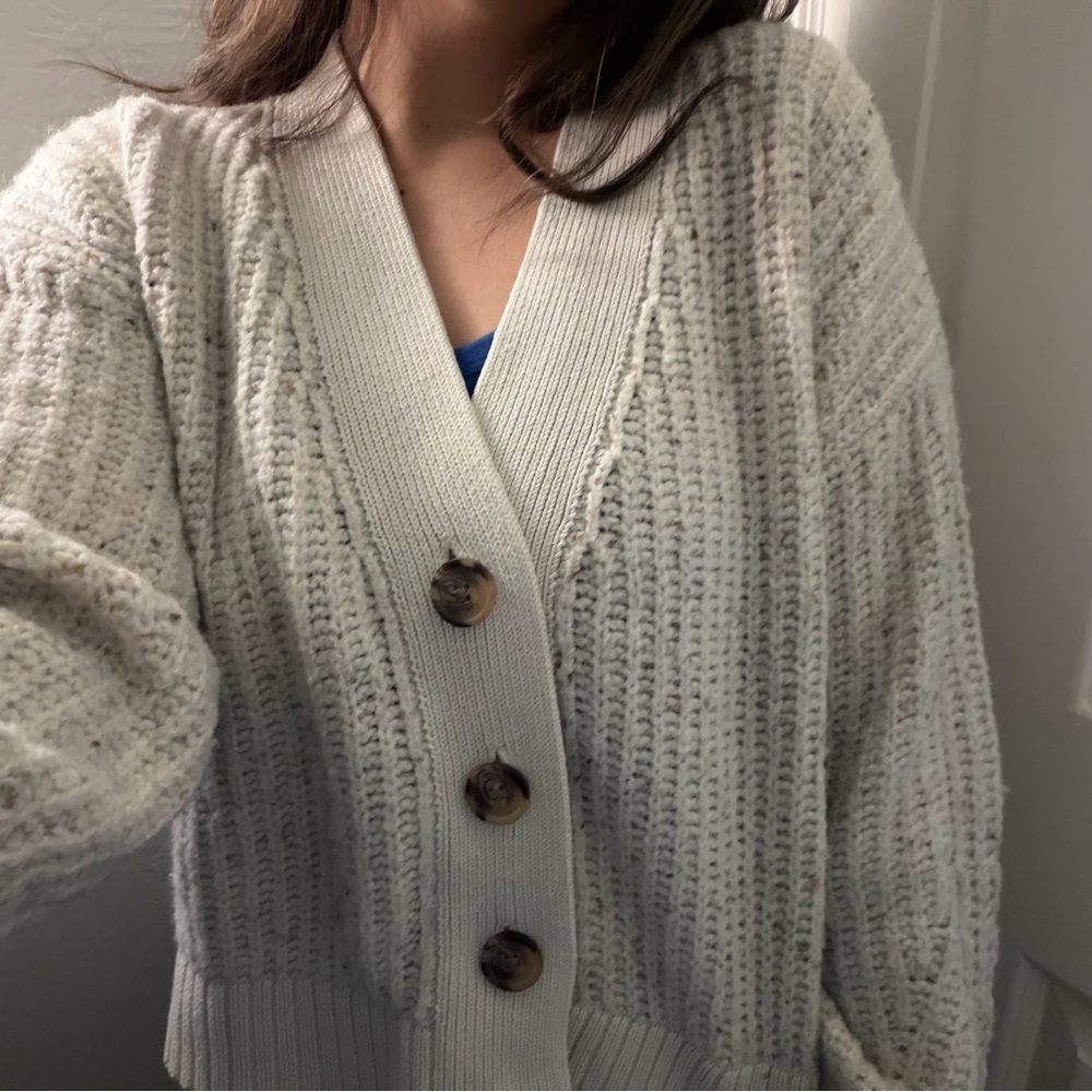 Old Navy Cream Chunky Knit V-Neck Button Cardigan